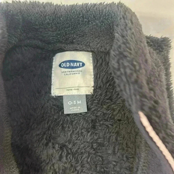 Old Navy - plush faux fur baby vest. Size 0 to 3 months. - Picture 2 of 3